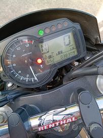 SUZUKI GSR 750