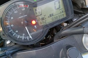 SUZUKI GSR 750