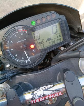 SUZUKI GSR 750