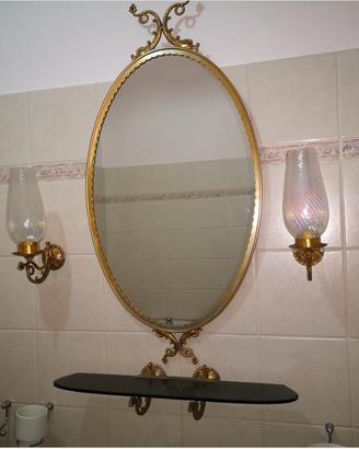 Elegante specchiera antica da bagno