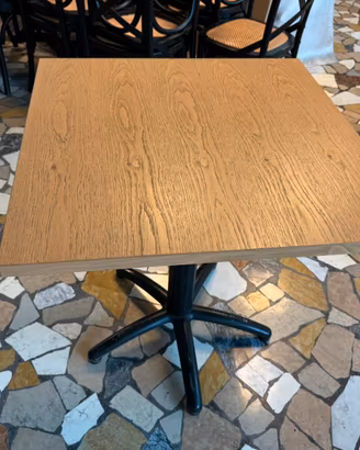Tavoli in legno 72x72 cm