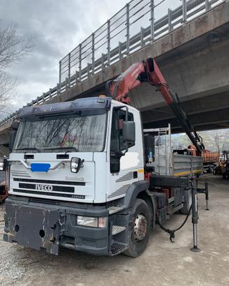 Iveco Magirus 190E24/E3 con gru