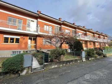 VILLA A SCHIERA A GIAVENO