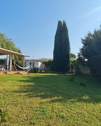 Selinunte villa immerse nel verde con vista templi