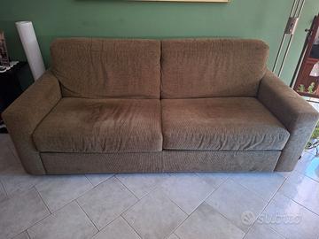 divano 4 posti (letto matrim.) e divano 2 posti