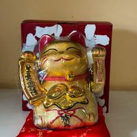 Gatto dorato porta fortuna