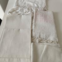 asciugamani antichi ricamati 5 euro l'uno 