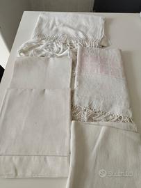 asciugamani antichi ricamati 5 euro l'uno 