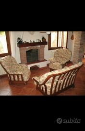 divano a 2 posti più 2 poltrone