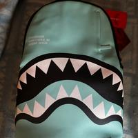 Zaino Sprayground Shark Central Aqua DLXSV.