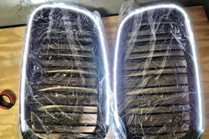 Griglie Anteriori Illuminate LED "Iconic Glow" per