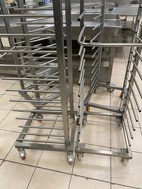Carrelli a pioli e teglie da forno
