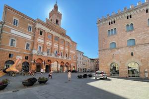 Fondo/Cantina a Foligno (PG)