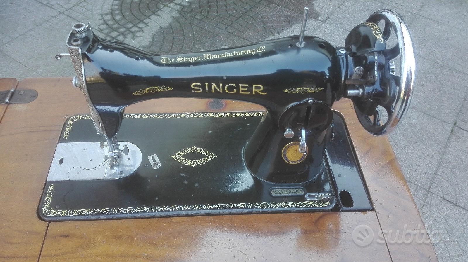 MACCHINA DA CUCIRE SINGER A PEDALE con mobiletto, vintage d'epoca