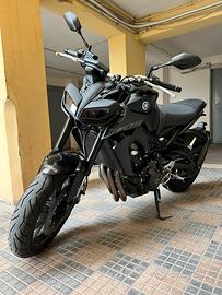 Yamaha MT-09 con scarico Termignoni