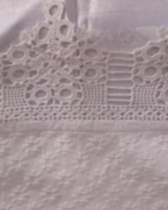 coperta  matrimoniale in piquet con ricamo