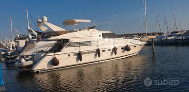 Imbarcazione a motore