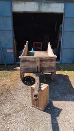 carretto antico con ruote in legno 