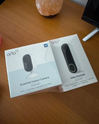 Set Arlo Smart Home: VideoCitofono + 2k Indoor cam
