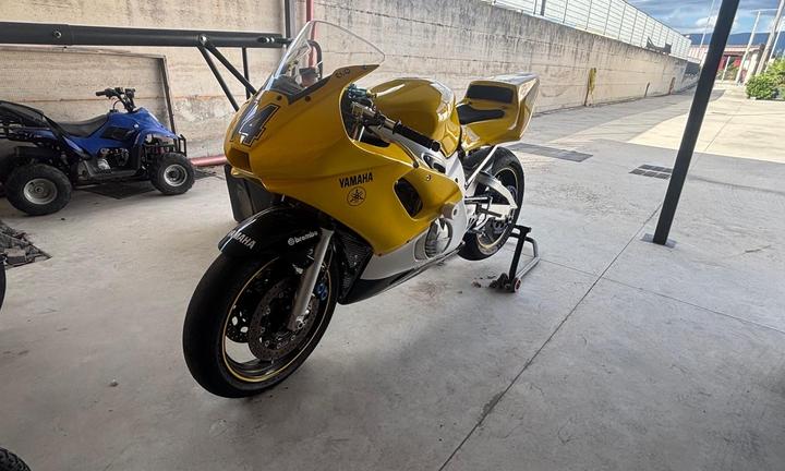 Yamaha YZF R6 - 2002