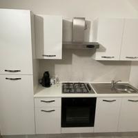 Cucina lineare bianca