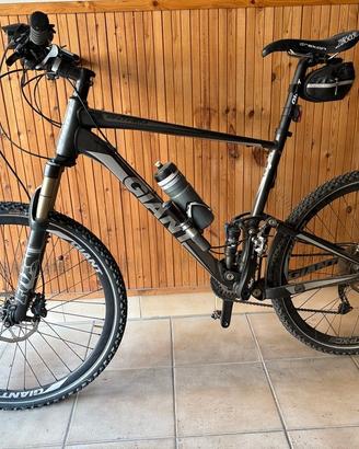 MTB GIANT full suspended ruote 26"
