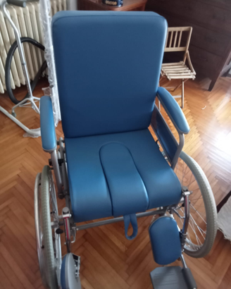 Sedia a rotelle per invalidi
