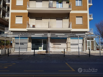 Locale di mq.250 sulla spiaggia di Igea Marina