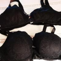 Reggiseni neri in pizzo