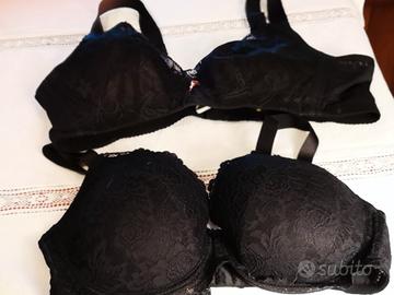 Reggiseni neri in pizzo