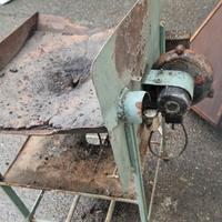 forgia a carbone con motore elettrico e cappa