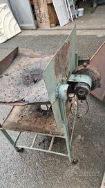 forgia a carbone con motore elettrico e cappa