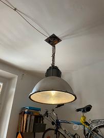 Lampadario industrial originale vintage