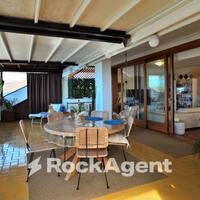 ATTICO RISTRUTTURATO CON BOX E POSTO AUTO