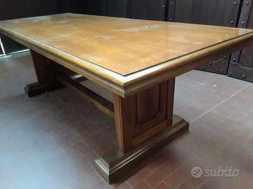 Grande tavolo in noce massello