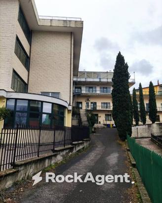 Immobile di 1320 m² con più di 5 locali a Lauria