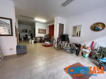 Via Sferracavallo - Locale di 65 mq.
