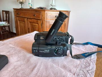 Telecamera SONY Handycam Video 8 accessoriata