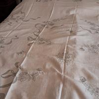 coperta di lino ricamata a mano