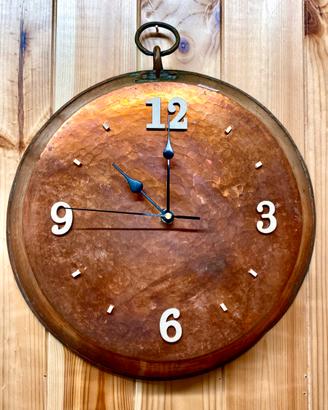 Orologio in rame antico