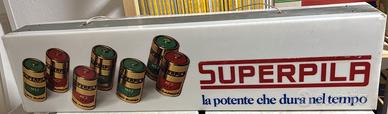 Insegna pubblicitaria luminosa della Superpila