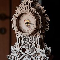 Orologio a pendolo in legno, in 3D, da tavolo