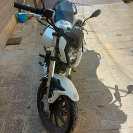 Keeway RKV 125 di colore bianco - 09/2020