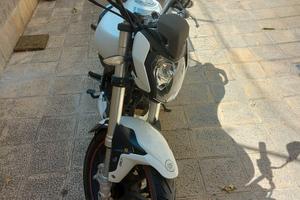 Keeway RKV 125 di colore bianco - 09/2020