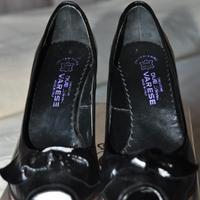 Scarpa lucida con tacco n. 35