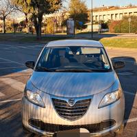lancia ypsilon 1.2  5 posti