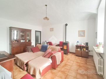 VILLA A SCHIERA A PIACENZA
