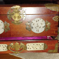 Portagioielli cinese in legno intarsiato
