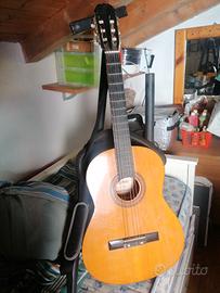 chitarra acustica senza una corda 