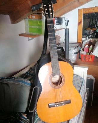 chitarra acustica senza una corda 